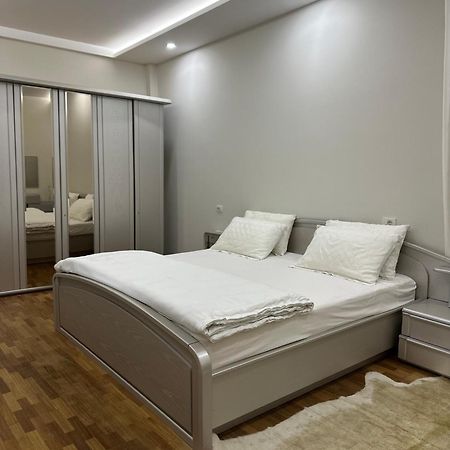Dry Lake Apartment Tirana Exteriör bild