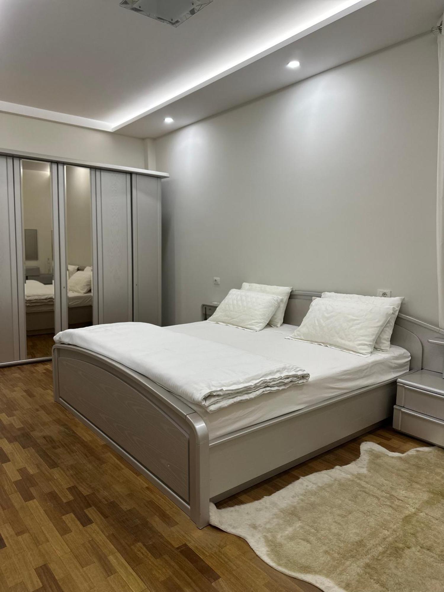 Dry Lake Apartment Tirana Exteriör bild
